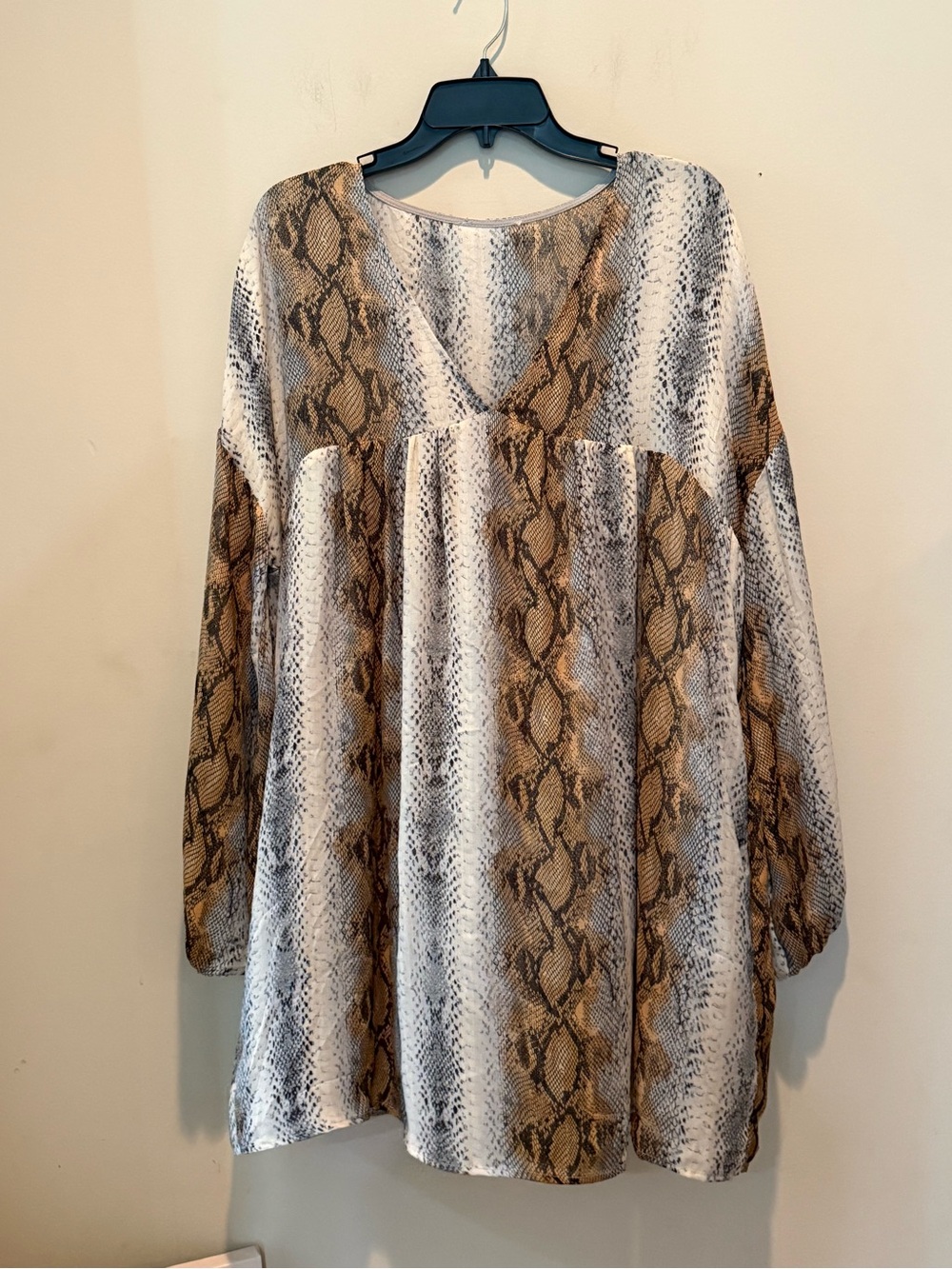 Womens Snake Print V-Neck Dres in Brown and Grey